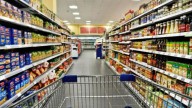 ¿Se va Carrefour? La cadena francesa se despide a medias y un competidor podría comprarla