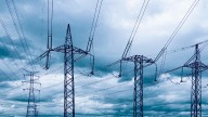 El Parlamento de Andalucía se rebela contra el embudo energético del Gobierno