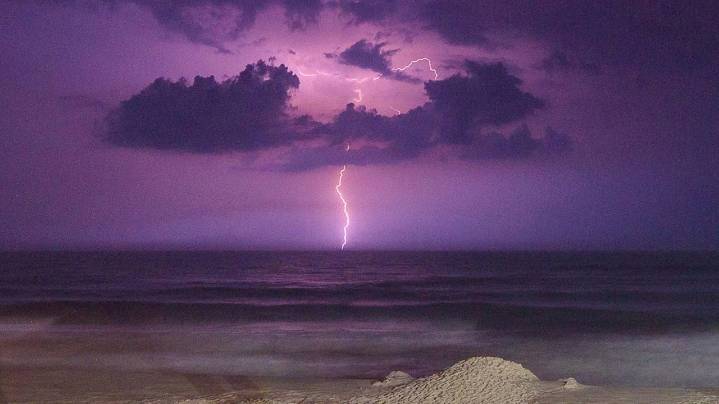 Stony Brook study shows how electricity in ice crystals in the atmosphere generates lightning