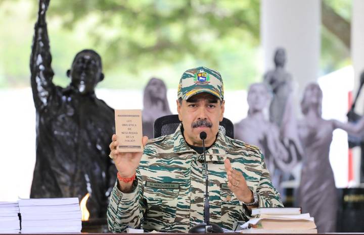 Ratifica Maduro despliegue de 25 mil militares entre Colombia y el Caribe por tensión con EU