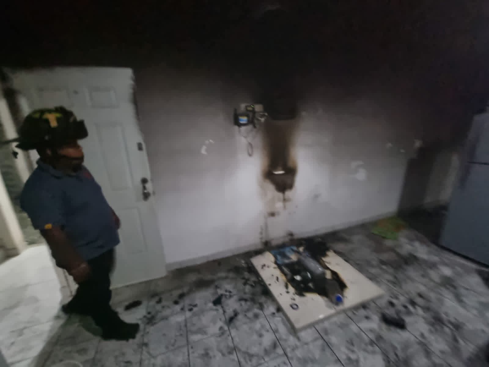 Explota cargador de celular, estuvo a punto de causar tragedia