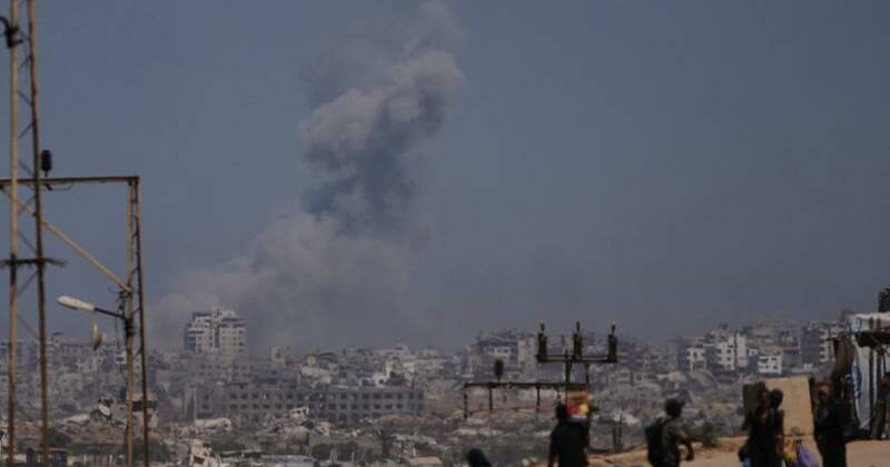 Israel moves deeper into Gaza City as Trump talks peace
