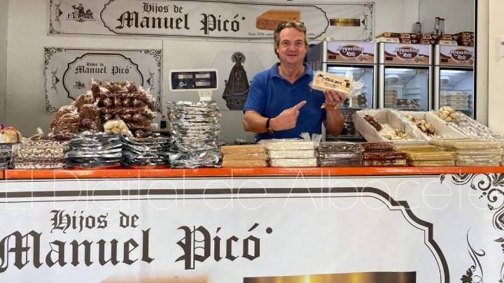 Seis generaciones de turroneros en la Feria de Albacete: «Llevamos viniendo desde finales del siglo XIX”
