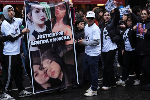 Miles marchan en Argentina para exigir justicia por el crimen de tres jóvenes mujeres