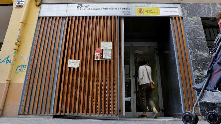 El paro sube en 2.786 personas en la Comunitat Valenciana y se reduce el empleo a 924.332 contratos, la mitad temporales