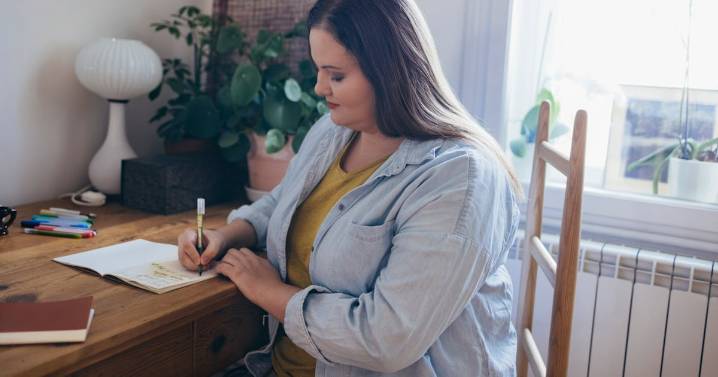 A “Reverse To-Do List” Is A Viral Hack To Feel More Productive