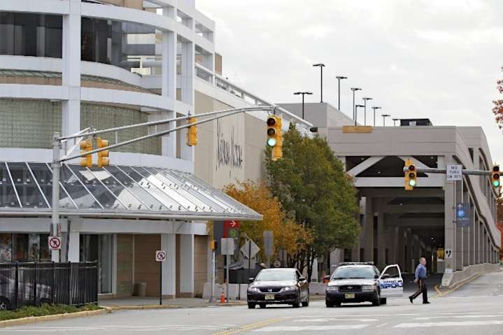 After shoppers evacuated, massive New Jersey mall reopens