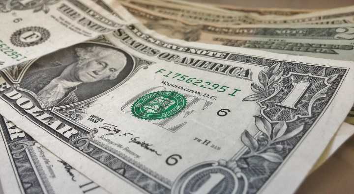 Se despide el dólar: 11 países prohíben su uso y las operaciones con billetes verdes
