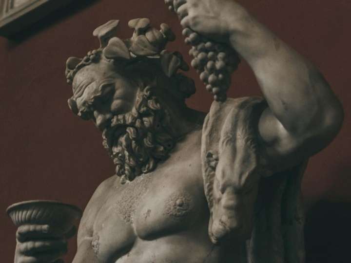El origen mitológico del vino que fascina a la antigua Grecia