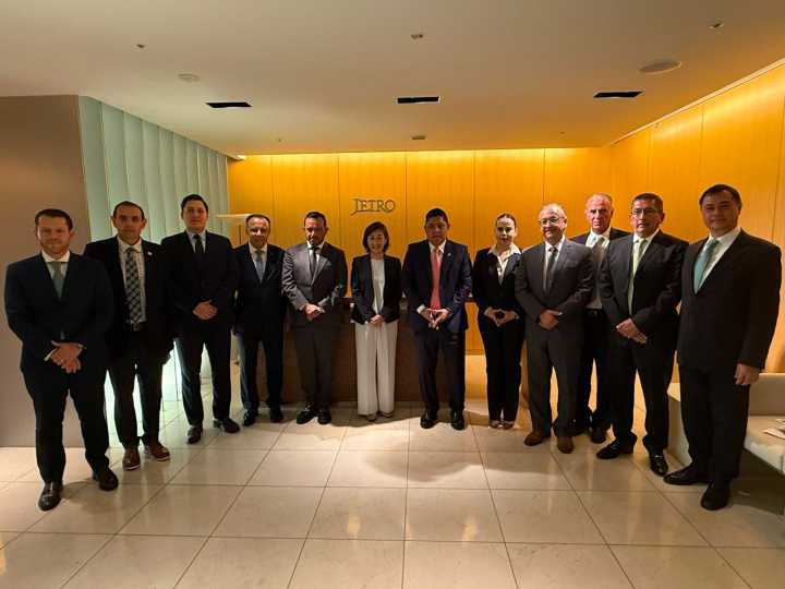 Gallardo inicia gira  de trabajo en Japón