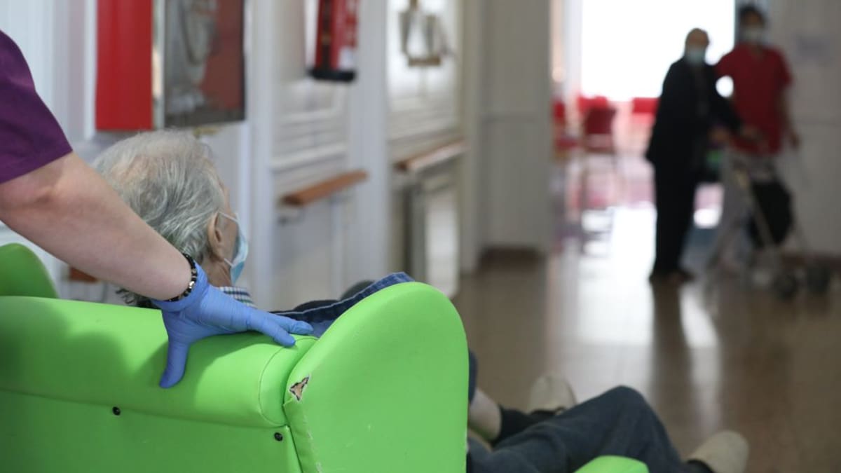 Poco personal y medicamentos caducados: las multas a las residencias de mayores de Madrid de 2024
