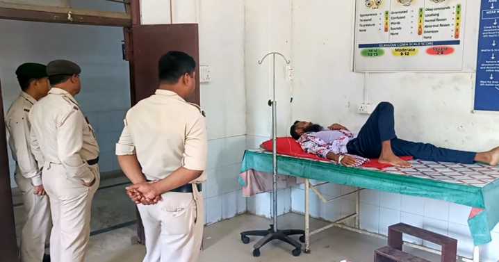 Bangladeshi infiltrator tries to commit suicide , admitted to hospital in Melaghar