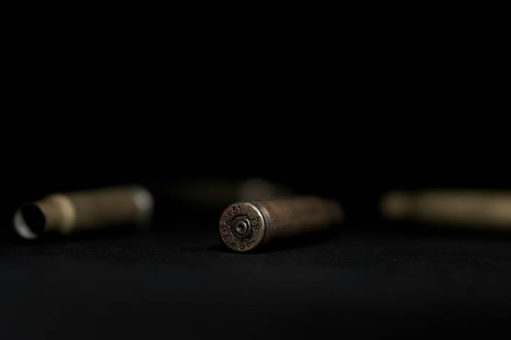 Familiares de víctimas de tiroteo en Maine demandan al ejército de EE.UU. por negligencia