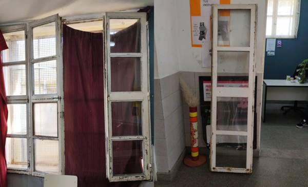 “La atajaron los estudiantes”: se cayó una ventana en un colegio de La Plata