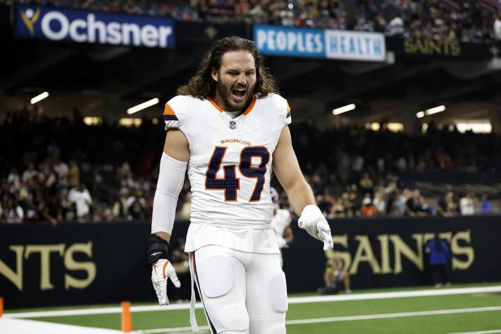 Broncos linebackers Singleton and Greenlaw return from injuries for season opener against Titans