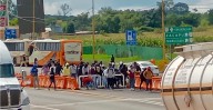 Normalistas toman caseta de Panindícuaro y piden cooperación a conductores