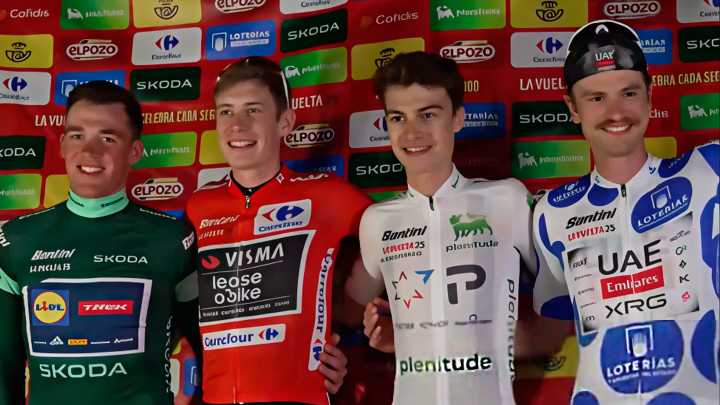 Visma, Lidl-Trek, UAE y Q36.5 improvisan un podio final alternativo por La Vuelta en el hotel del Visma