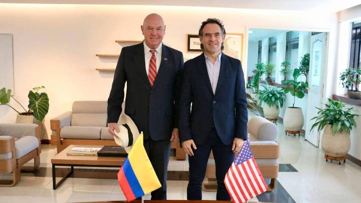 Como “parceros”, hablaron el alcalde de Medellín y el representante de EE. UU. en Colombia