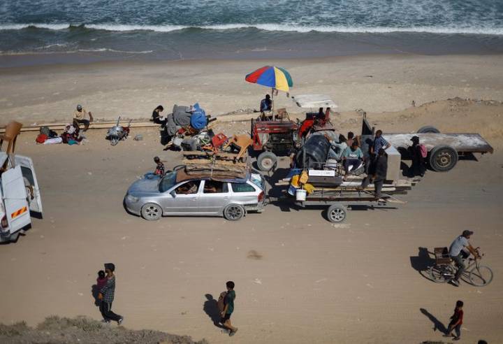 Israeli strikes kill 31 people in Gaza City, medics say, as tanks advance