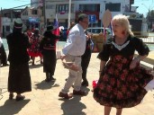 Grupo de adultos mayores celebra las fiestas patrias