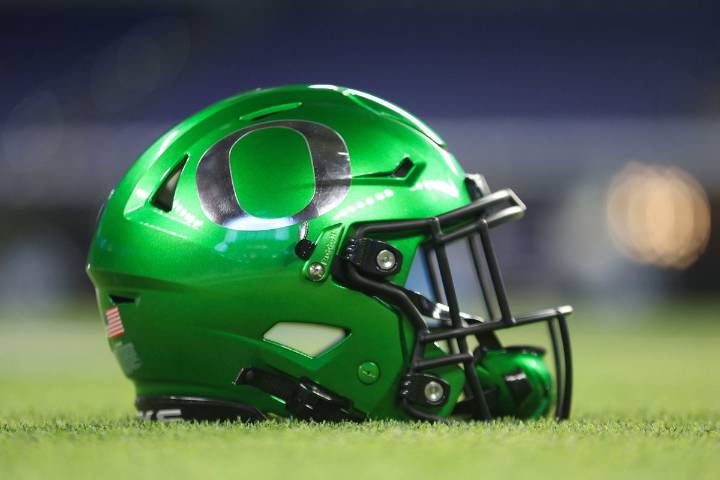 Dan Lanning’s Oregon Athlete Gets Targeted By USC Fans; Forced to Take Social Media Action The new portal system may benefit players. But it can also result in an athlete coming at odds with a fanbase