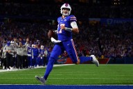 Josh Allen le da una lección de MVP a Lamar Jackson en el SNF