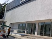 Retira 2 millones de pesos del banco y lo asaltan al salir