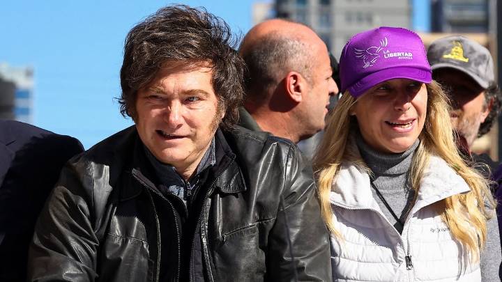 Milei consigue que un juez prohíba la difusión de audios de su hermana grabados en la Casa Rosada