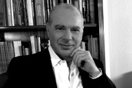 Doctor Phillip Levy, dermatólogo: "El ácido hialurónico hidrata la piel pero para un efecto antiedad necesitamos ingredientes que penetren hasta la dermis"