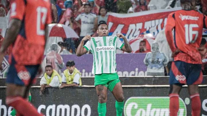 Así llegó el gol que tanto le faltaba a Morelos con Atlético Nacional: ley del EX ante el DIM