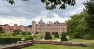 Gorgeous mansion with tasty pub and acres of gardens under two hours from Cambridge
