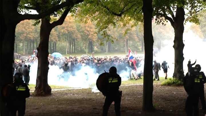 Police fire tear gas at anti-immigration protesters in The Hague