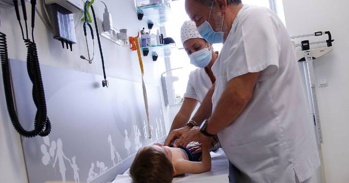 Salud anuncia para octubre la atención teléfonica permanente para niños con paliativos en Sevilla