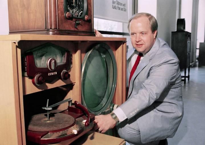 Chicago's Bruce DuMont, host of "Beyond the Beltway," dies at 81