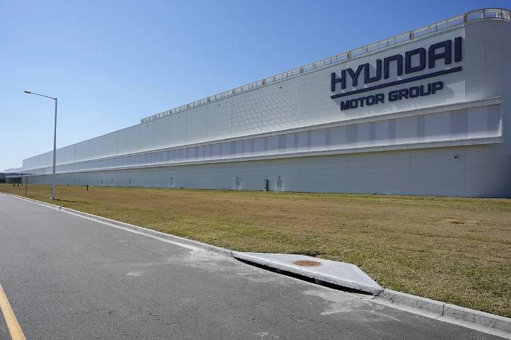 Al menos 475 detenidos, la mayoría surcoreanos, en una redada en las instalaciones de Hyundai en el estado de Georgia