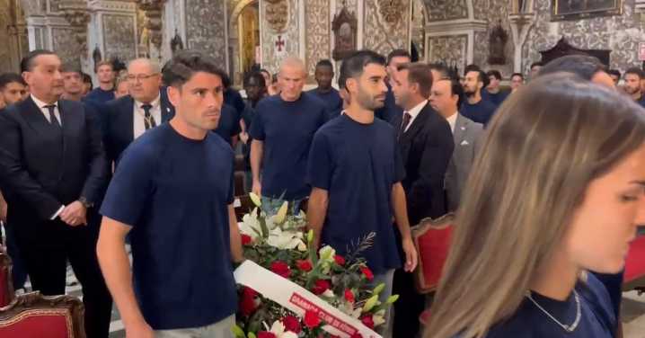 El Granada CF cumple con la tradición ante la Virgen de las Angustias