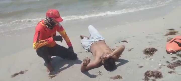 RESCATADO: Fundación Guajira Aventura, logró salvar a joven riohachero, que se lanzó desde la punta del muelle y era arrastrado por las corrientes marinas