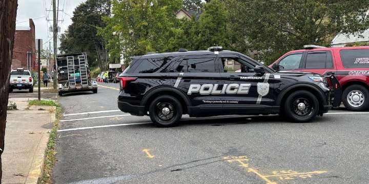 Gas line leak closes road in Meriden