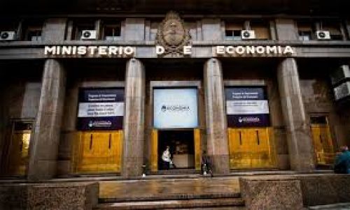 Riesgo país superó los 900 puntos