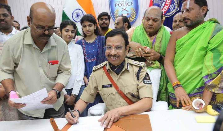 VC Sajjanar takes charge as Hyderabad Police Commissioner, pledges ‘People Welfare Policing’