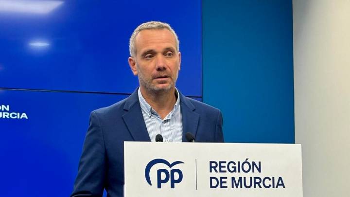 El PP acusa al PSRM de financiar un "pseudomedio" para "buscar en las cloacas insidias" contra él