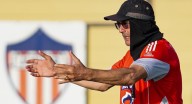 Alfredo Arias se ‘puso serio’ con los hinchas de Junior: “Nos debilitamos desde adentro”