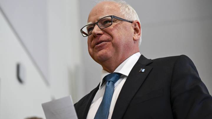 Walz starts latest campaign with advantages, liabilities