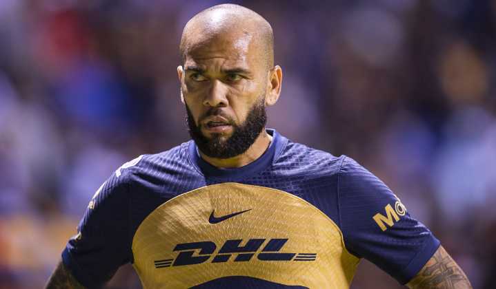 ¿Le alcanzará? Revelan la millonada que Dani Alves tendrá que pagar a Pumas tras su polémica salida
