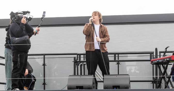 Lewis Capaldi performs surprise gig on roof of Aldi supermarket