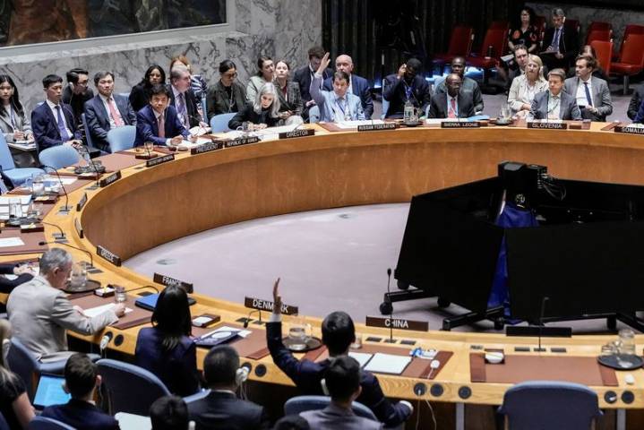 Iran defiant on restored sanctions as it recalls ambassadors