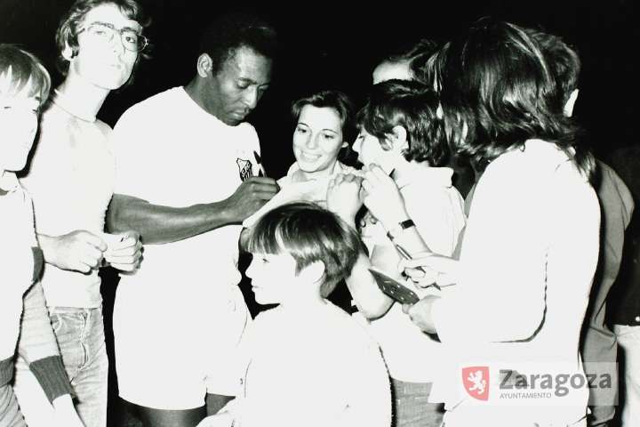 En imágenes | El 51 aniversario del partido de Pelé en La Romareda