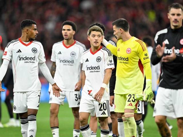 Nine-man Leverkusen beat Frankfurt in Hjulmand's debut