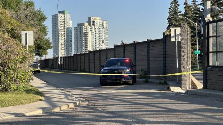 Youth cyclist seriously hurt in SW Calgary crash