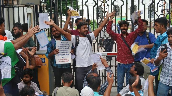 Teaching job aspirants in West Bengal block TMC MP, MLA’s car; demand immediate recruitment, clash with police